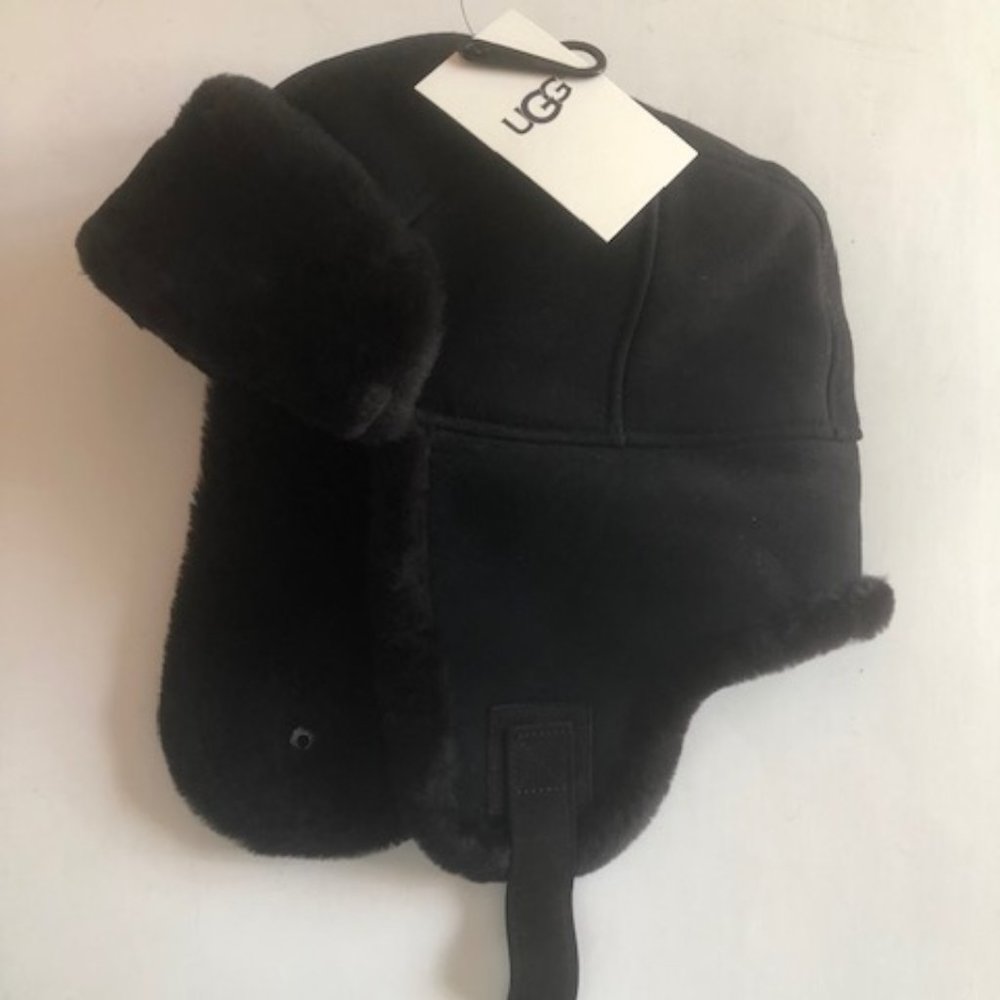UGG ​genuine shearling suede black trapper hat. Aviator. Sheepskin. Medium